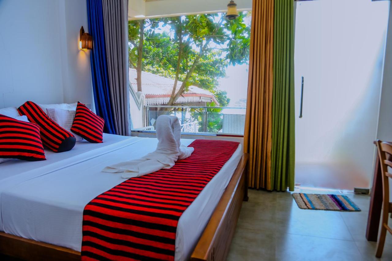 Coral Beach Hotel Mirissa Buitenkant foto