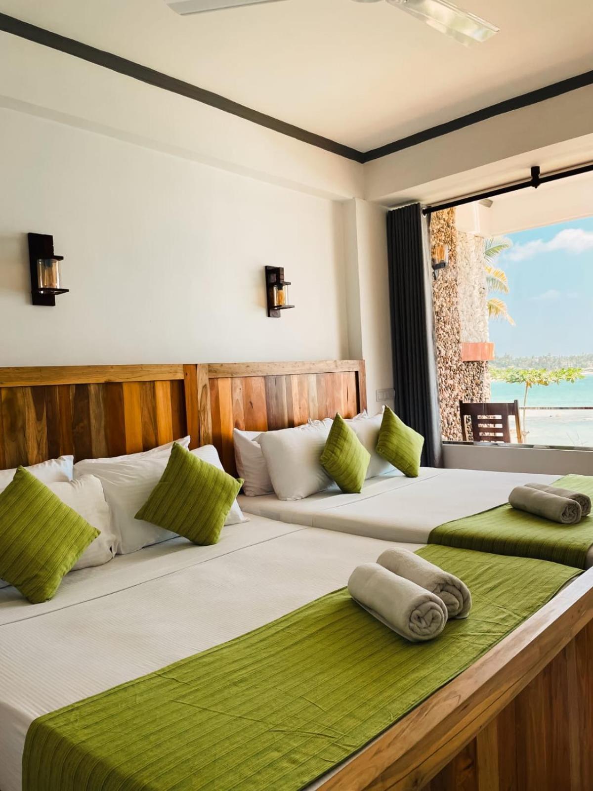 Coral Beach Hotel Mirissa Buitenkant foto