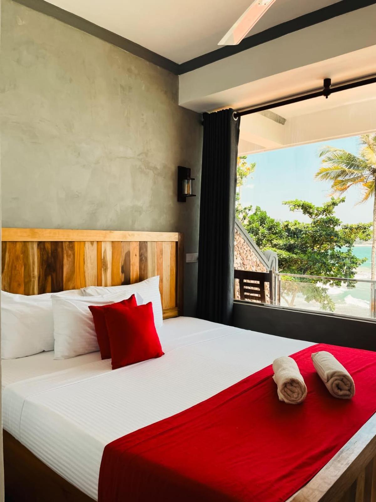 Coral Beach Hotel Mirissa Buitenkant foto
