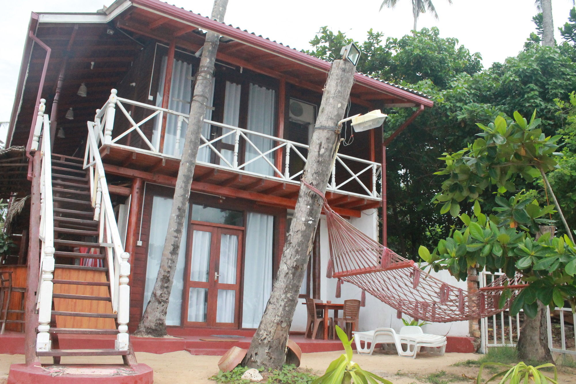 Coral Beach Hotel Mirissa Buitenkant foto
